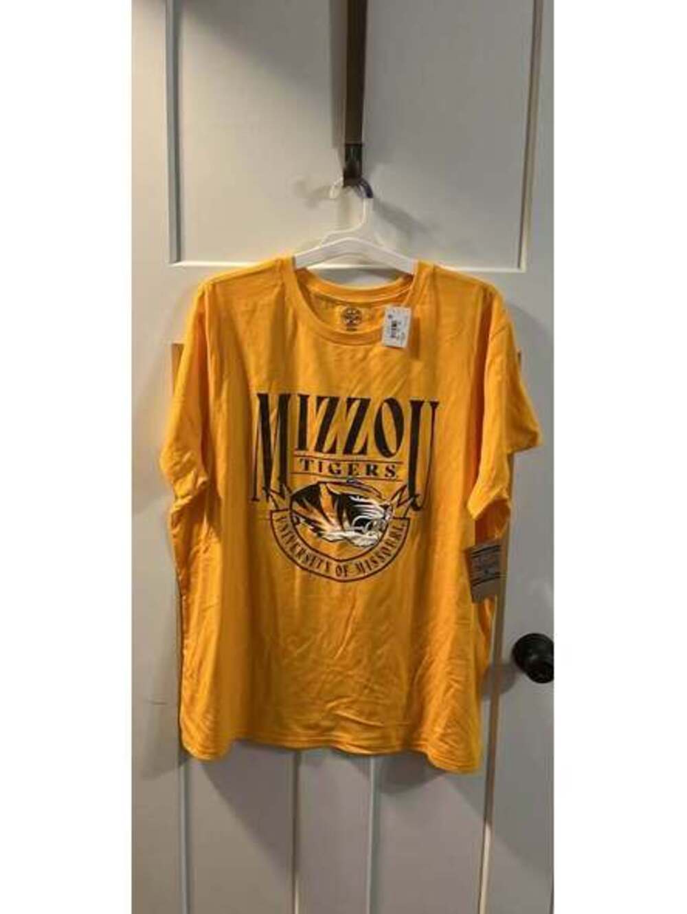 Universityof Mi (MizzouTigers)bright gold short-sleeve crewneck men’s size 2XL